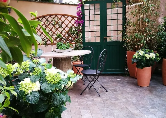 La Piazzetta Delle Regine Roma