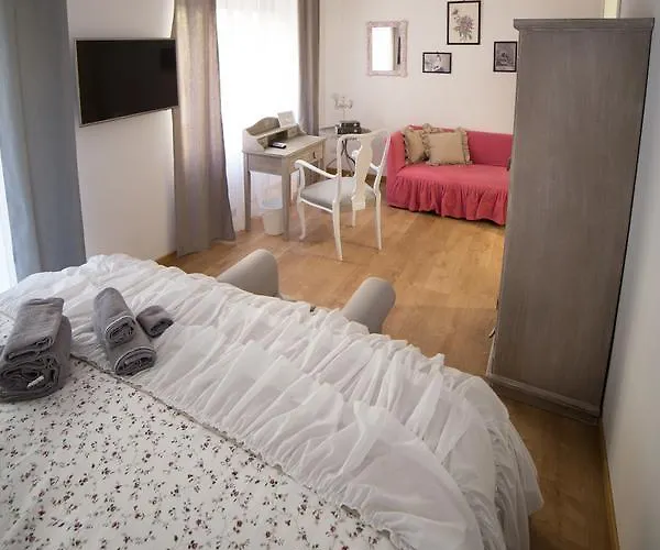 Oda ve Kahvaltı La Piazzetta Delle Regine Roma