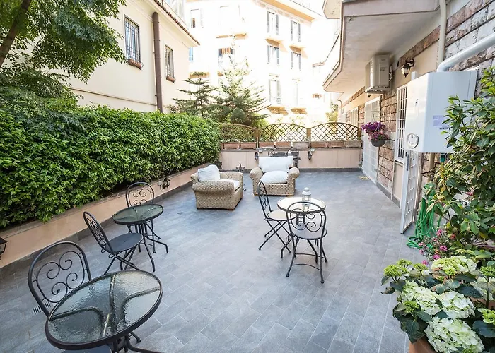 La Piazzetta Delle Regine Oda ve Kahvaltı Roma